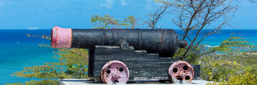 Small British Colonial cannon at Little Bluff Lookout