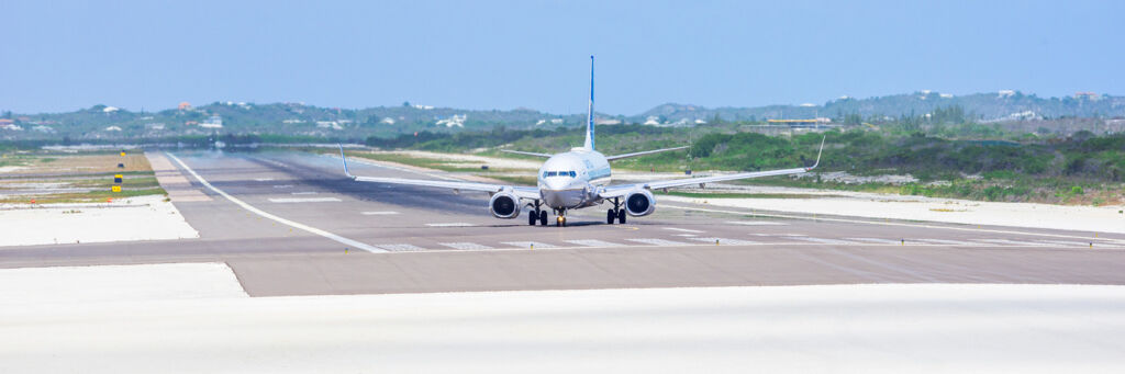 United Airlines Boeing 737-824 taxing on the runway of the Providenciales International Airport