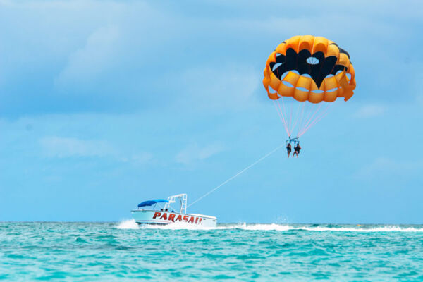 Parasail and boat on the beautiful waters off of Grace Bay