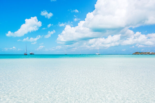 Clear ocean and moored yachts at Sapodilla Bay Beach